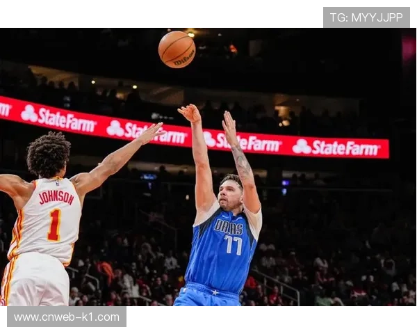 太阳主场迎战独行侠，布克东契奇得分手较量